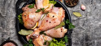 رفع بوی بد مرغ؛ ۱۰ ترفند علمی و مجرب برای آشپزی خوش عطر