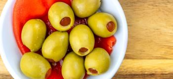 طرز تهیه ترشی زیتون شور؛ خوش عطر و ترد