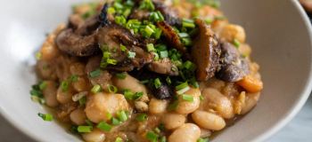 ۷ دستور خوشمزه گیاهی با قارچ و لوبیا؛ اقتصادی و مقوی