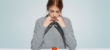 انواع اختلالات خوردن؛ از بی اشتهایی عصبی تا پرخوری اجباری + علائم و درمان