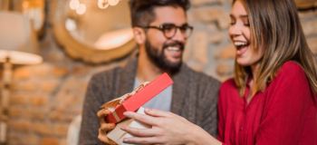 ایده های خاص هدیه روز زن برای تازه عروس؛ متناسب با هر سلیقه و بودجه