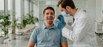 ارتباط بین رنگ زبان و سلامت بدن | هر رنگ زبان نشانه چه بیماری است ؟