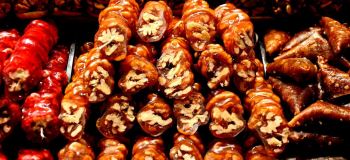 طرز تهیه سوجوق گردویی مقوی و خوش عطر + رفع مشکلات رایج در تهیه آن