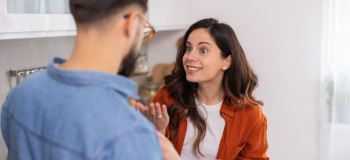 صحبت کردن کودکانه با همسر، صمیمیت می آورد یا احترام را از بین می برد؟