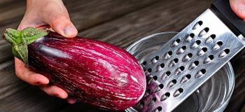 تا الان بادمجان را اینطوری درست نکردی! طرز تهیه کباب بادمجان با گوشت چرخ کرده