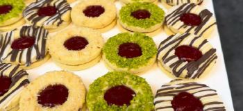 طرز تهیه شیرینی مشهدی نرم و بازاری با مارمالاد توت فرنگی