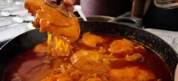 زرشک پلو با مرغ برای ۲۰ نفر؛ روش از بین بردن بوی زهم مرغ و تهیه یک غذای نذری خوشمزه