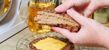 طرز تهیه همبرگر خانگی اقتصادی، آبدار و خوشمزه با ۵۰۰ گرم گوشت