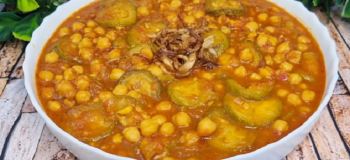 طرز تهیه خوراک نخود و کدو سبز با گوجه؛ ساده، خوشمزه و متفاوت