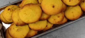 طرز تهیه کلوچه کشمشی نرم و پنبه ای بدون همزن برقی