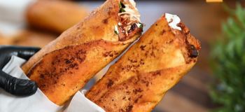 طرز تهیه شاورمای مرغ خانگی؛ ساندویچی ترد و خوش عطر
