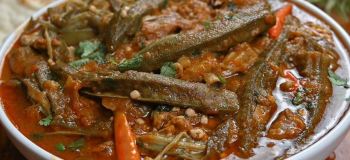 طرز تهیه خورش بامیه با گوشت گوسفندی؛ خوشمزه و لعاب دار