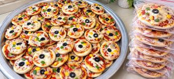 طرز تهیه مینی پیتزا خانگی در فر؛ خوشمزه، پف دار و مناسب فریزر