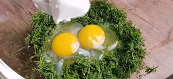 طرز تهیه کوکوی شوید و قارچ با جو دوسر؛ یک غذای سالم و خوشمزه