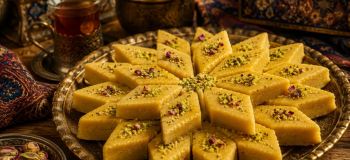 طرز تهیه برشتوک نخودچی؛ شیرینی سنتی با بافتی نرم، عطر هل و طعمی فراموش نشدنی