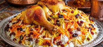 ساطری پلو با مرغ؛ غذای اصیل مشهدی با عطر زعفران، هویج و کشمش که هر مهمانی را مجذوب می کند!