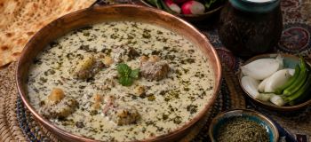 طرز تهیه آبگوشت دوغ دار محلی؛ غذای اصیل اراکی با طعمی متفاوت و فراموش نشدنی