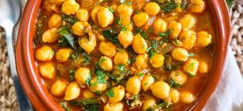 شام خوشمزه و اقتصادی با فقط ۳ قلم مواد؛ خوراک نخود و اسفناج، یک غذای سالم، مقوی و سیرکننده