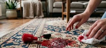 لکه های سمج روی فرش دستباف را این طور پاک کنید؛ از چای و قهوه تا آدامس و چربی!