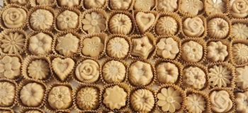 حلوا خشک نخودچی؛ شیرینی سنتی و خوش عطر که بدون فر آماده می شود!