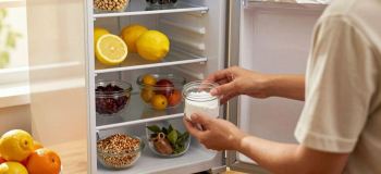 ۷ روش ساده و کاربردی برای از بین بردن بوی بد یخچال؛ با این ترفندها یخچالتان دوباره خوشبو می شود!