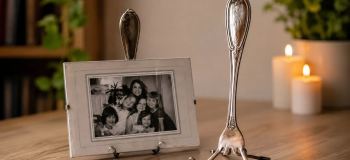 قاشق و چنگال های قدیمی را دور نریزید؛ با آن ها پایه عکس و چوب لباسی شیک بسازید!