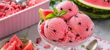 طرز تهیه بستنی هندوانه ای با ثعلب؛ خنک، کشدار و خوش رنگ برای روزهای گرم تابستان
