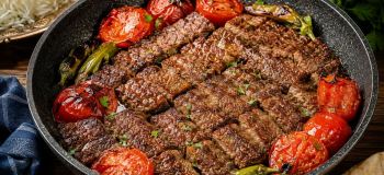 طرز تهیه کباب دیگی ساده با گوشت چرخ کرده گوسفندی؛ خوشمزه، آبدار و بدون دردسر