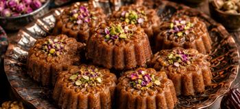 طرز تهیه حلوا خرمایی شیرازی قالبی و بدون شکر؛ شیرینی سنتی خوش عطر و مجلسی
