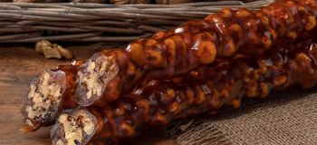 طرز تهیه سجوق با شیره انگور به روش سنتی؛ شیرینی اصیل و مقوی با گردو