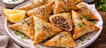 طرز تهیه فطایر گوشت و قارچ؛ نان های خوشمزه و طلایی با مغزی خوش عطر