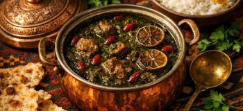 طرز تهیه قورمه سبزی تهرانی؛ خورش اصیل و جاافتاده با عطر بی نظیر
