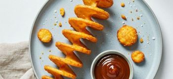 طرز تهیه سیب زمینی پفکی مارپیچی؛ ترد، طلایی و خوشمزه مثل فست فود!