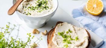 طرز تهیه پنیر خامه ای گیاهی؛ پنیر خوشمزه و سالم خانگی بدون لبنیات