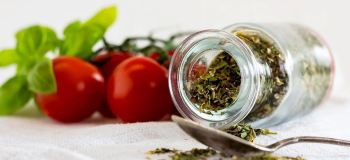 طرز تهیه ادویه پیتزا خانگی؛ راز عطر و طعم پیتزاهای خوشمزه رستورانی!