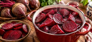 طرز تهیه لبو قرمز و خوش رنگ در قابلمه؛ لبوی شیرین و براق مثل لبو فروشی ها