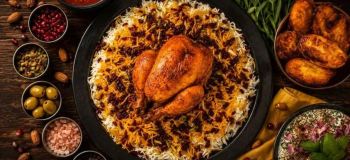 طرز تهیه زرشک پلو با مرغ مخلوط مجلسی؛ پلویی خوش رنگ و خوش عطر با مرغ زعفرانی