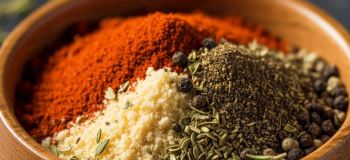 طرز تهیه ادویه همبرگر خانگی؛ راز خوشمزگی همبرگرهای رستورانی با یک ترکیب جادویی!