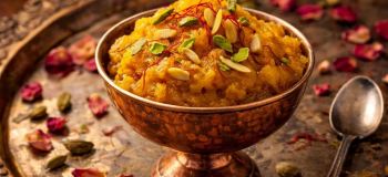 طرز تهیه حلوا کاسه شیرازی؛ دسر سنتی و خوشمزه با عطر گلاب و زعفران