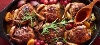 طرز تهیه بلدرچین شکم پر رستورانی؛ مجلسی، خوش عطر و لذیذ با مغزِ پرملات