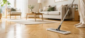 نحوه تمیز کردن پارکت بدون آسیب رساندن به آن؛ ترفندهای ساده برای تمیزی و درخشندگی کف خانه