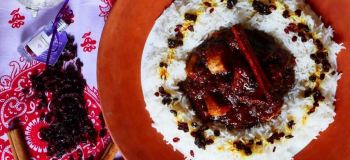 طرز تهیه رب پلو شیرازی با مرغ، گردو و رب انار؛ راز خوشمزگی یک پلوی اصیل و مجلسی