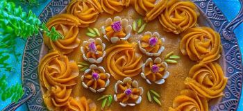 حلوای آرد؛ فقط ۱۰ دقیقه و یک تابه تا رسیدن به یک شیرینی خوش عطر و مجلسی!