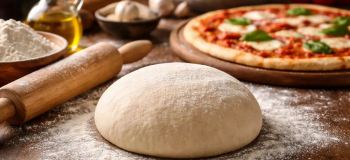 طرز تهیه خمیر پیتزا بدون خمیرمایه؛ نرم، لطیف و آماده در کمترین زمان!