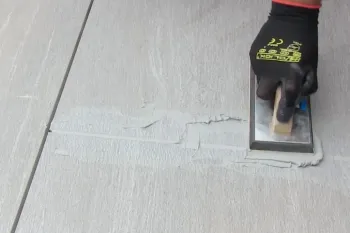 مقایسه سرامیک چسبی و دوغی / کدام روش بهتر است؟