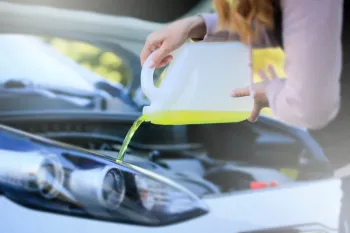 آیا ضد یخ سمی است؟ بررسی خطرات و ایمنی