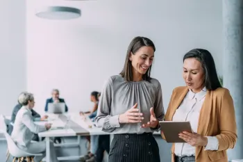 هنر نفوذ در دیگران : چگونه اطرافیان را مطیع خودمان کنیم ؟