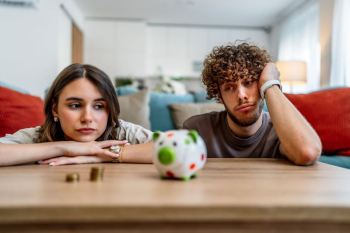 با مشکلات مالی قبل از ازدواج ؛ چه باید کنید ؟