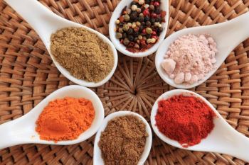خواص شگفت انگیز ادویه هفت رنگ؛ از درمان التهاب تا تقویت سیستم ایمنی
