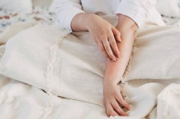 چرا خاراندن بدن ، حس خوبی ایجاد می کند؟